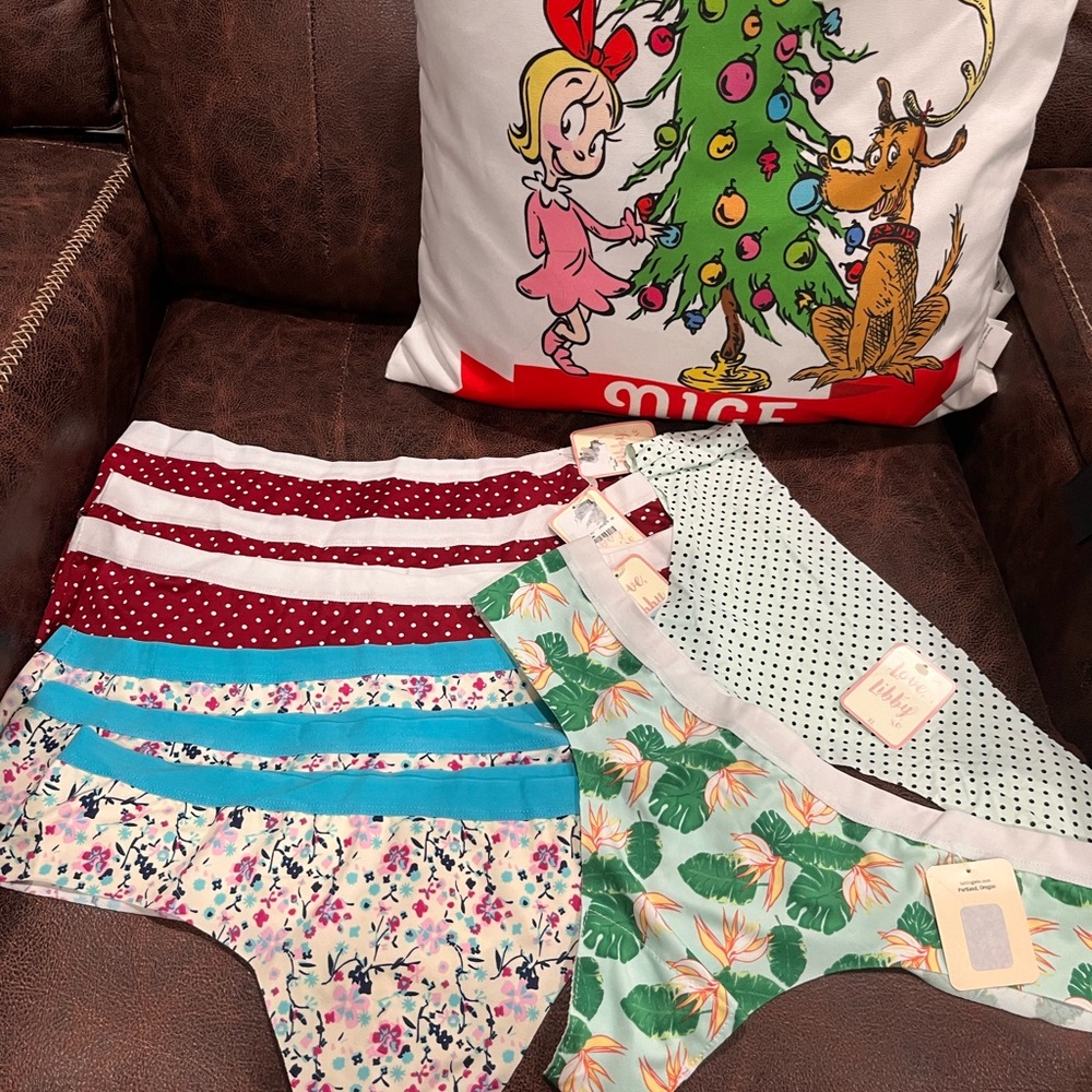 Love Libby 8 thongs Floral and Striped Women's Set